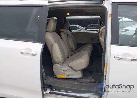 2011 Toyota Sienna Xle V6 z USA, uszkodzony, nr VIN 5TDYK3DC9BS131401